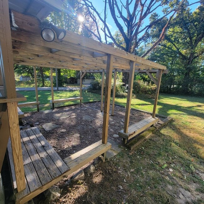 Building Photo - 3/1 Single Family Home- Cookeville City Li...