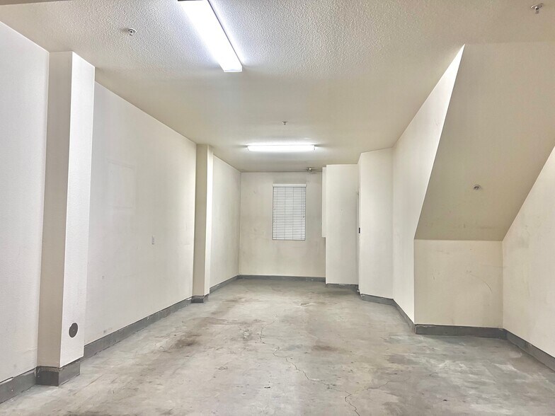 Building Photo - 226 Rosarno Ct