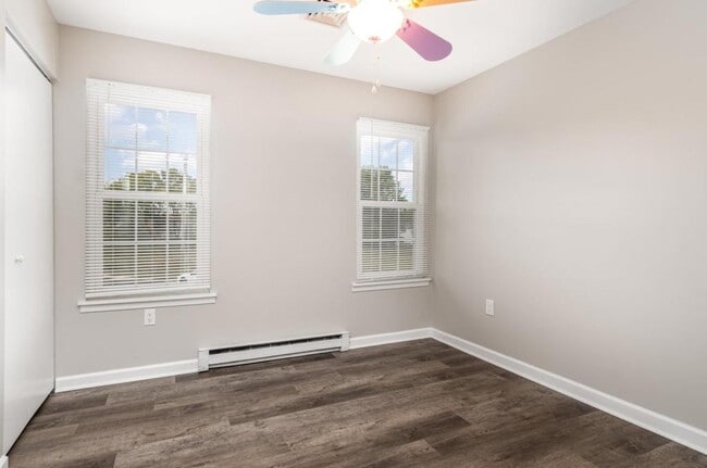 Building Photo - 3 Lilac Dr