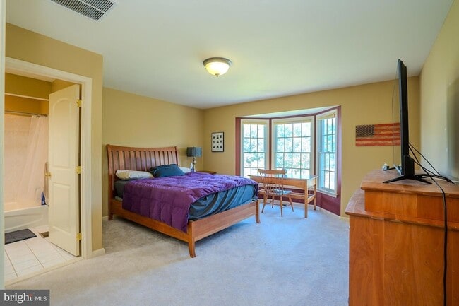 Building Photo - 19 Meadowlark Dr