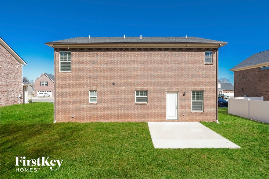 Building Photo - 219 Edgefield Ct