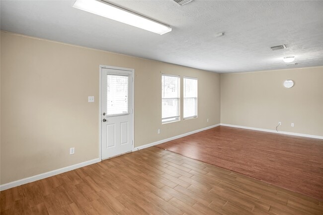 Building Photo - 1006 Stillgate Ct