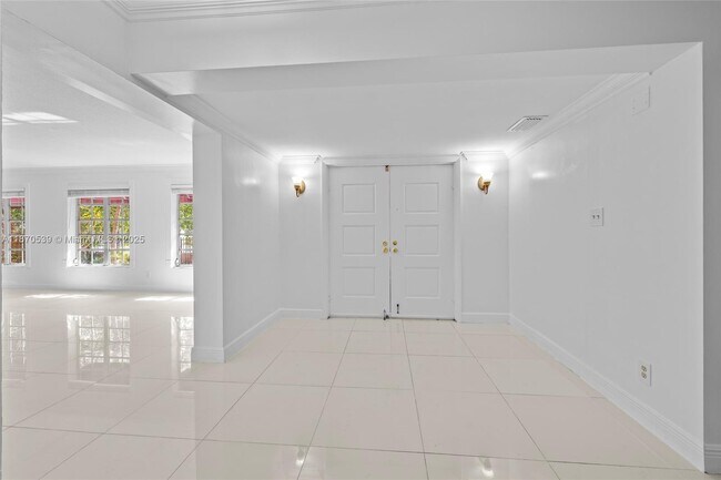 Building Photo - 1545 Miami Rd