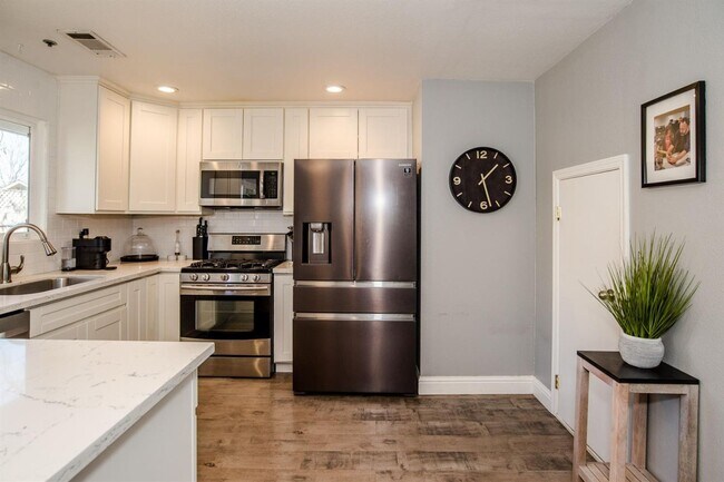 Building Photo - Four Bedroom 2 Bath home available for rent