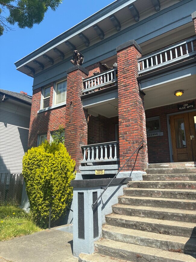 Building Photo - Stephens Properties 1301