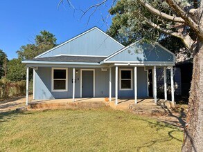 Building Photo - Fully Remodeled 3 Bed 2 Bath In Floral Hei...