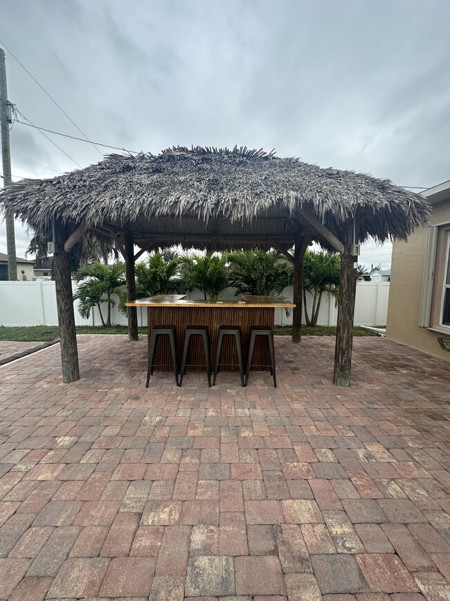 Tiki bar - 1305 SW 11th Plz