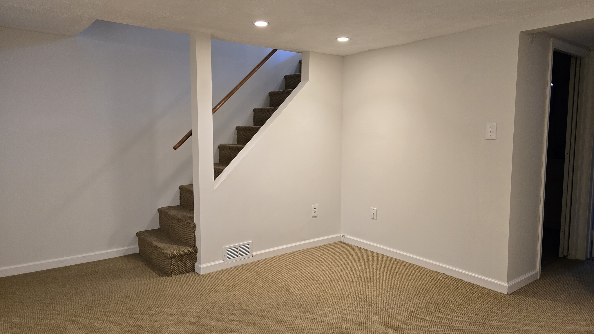 Building Photo - 136 Wesmond Dr