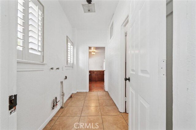 Building Photo - 3098 N Arrowhead Ave