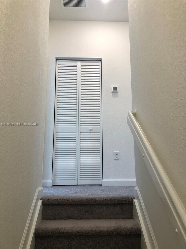 Building Photo - 2610 SE 13th St