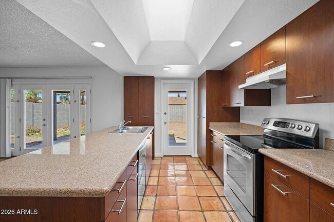 Building Photo - 1664 E Del Rio Dr