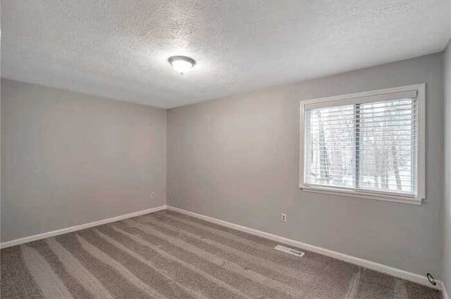 Building Photo - Fantastic 4bd/2ba home! Coming soon!