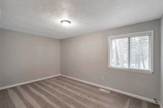 Building Photo - Fantastic 4bd/2ba home! Let yourself in!