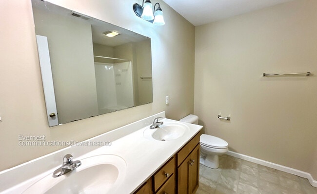 Building Photo - 181 Fox Crest Dr SW