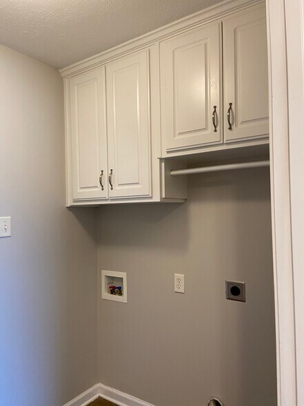 Laundry room - 122 Peach St