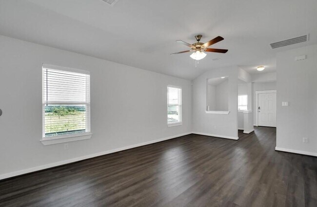 Building Photo - 40843 Mostyn Hill Dr