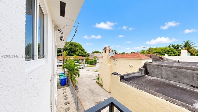 Building Photo - 3558 SW 26th St