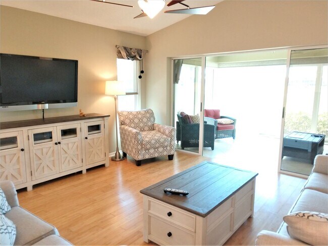 Building Photo - 540 Clubside Cir