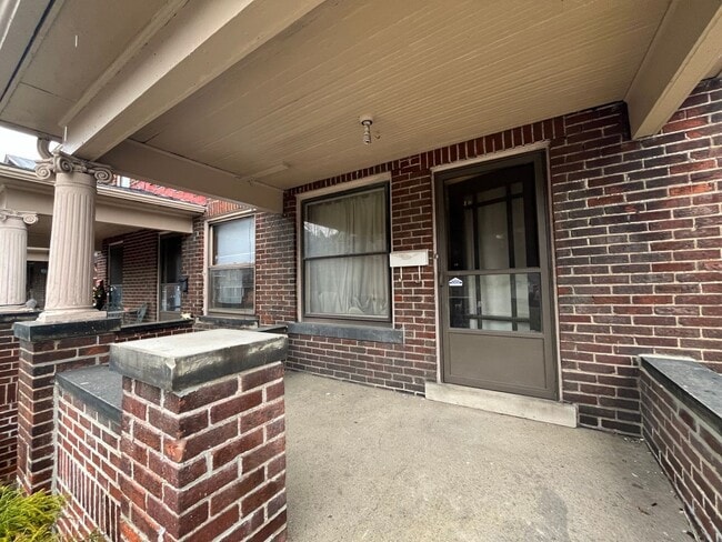 Building Photo - 828 Dennison Ave