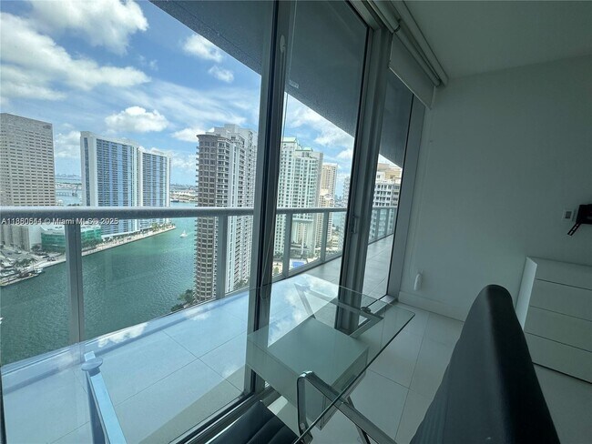 Building Photo - 495 Brickell Ave