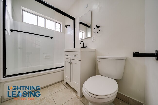 Building Photo - 3737 Inglewood-11D