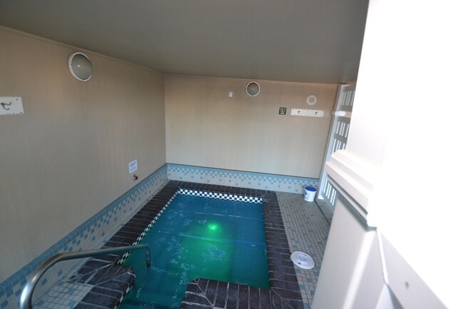 Building Photo - 2600 2nd Ave