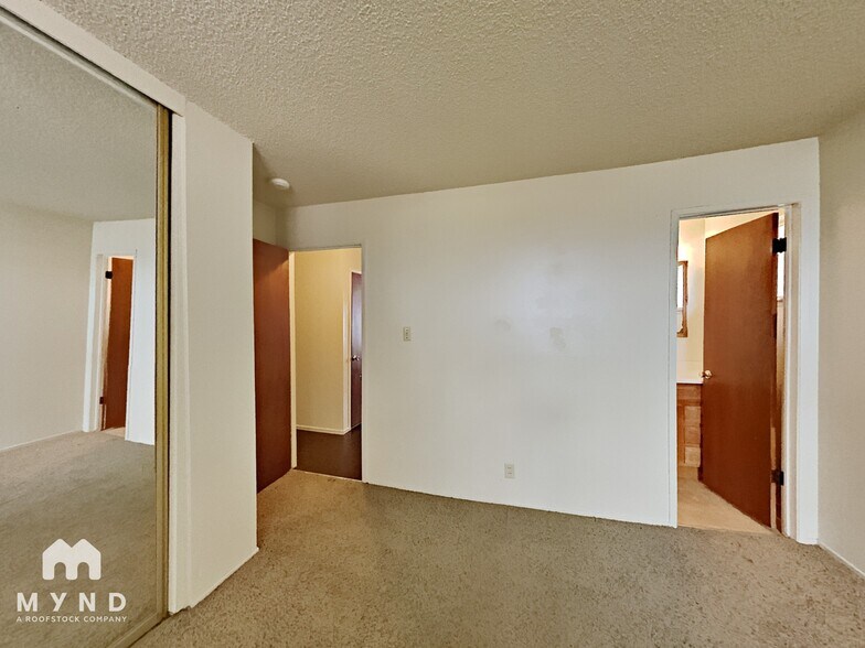 Building Photo - 750 Rhode Island Dr