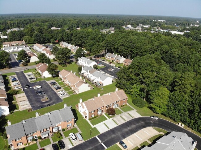 Building Photo - Yorktown Living