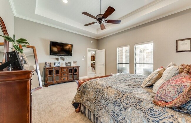 Building Photo - 5505 San Clemente Dr