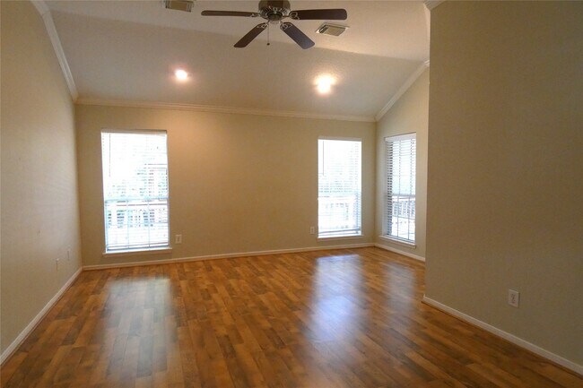 Building Photo - 123 N Acacia Park Cir