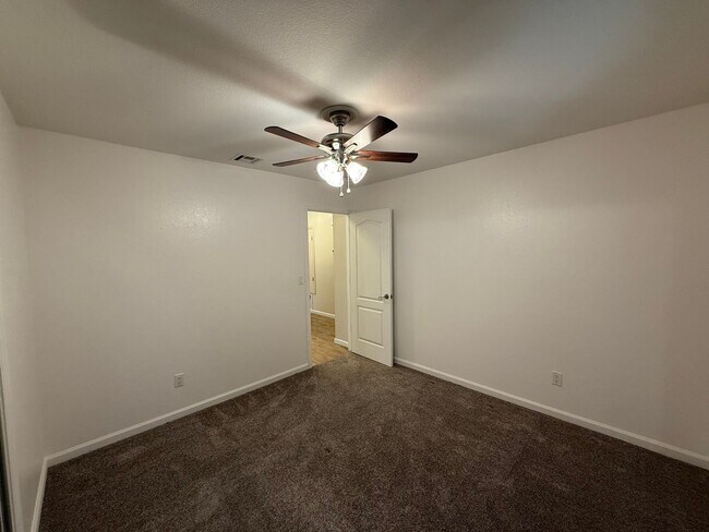 Building Photo - Single story 3 bedroom with attached Garage!
