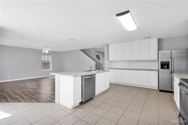 Building Photo - 4113 Periwinkle Ave