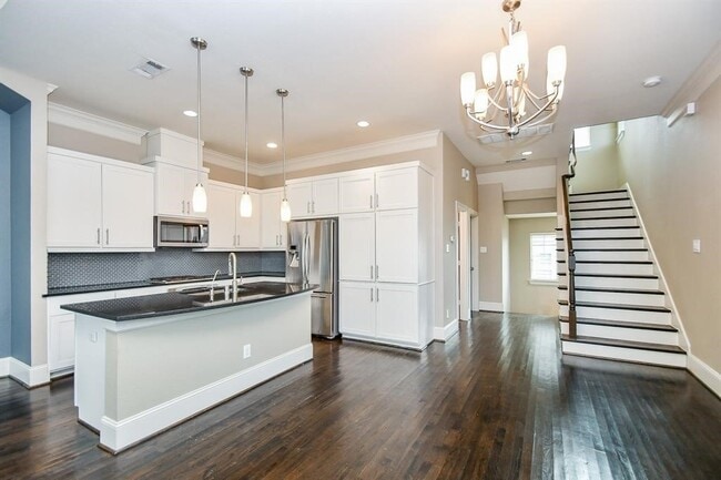 Building Photo - 716 Nicholson St