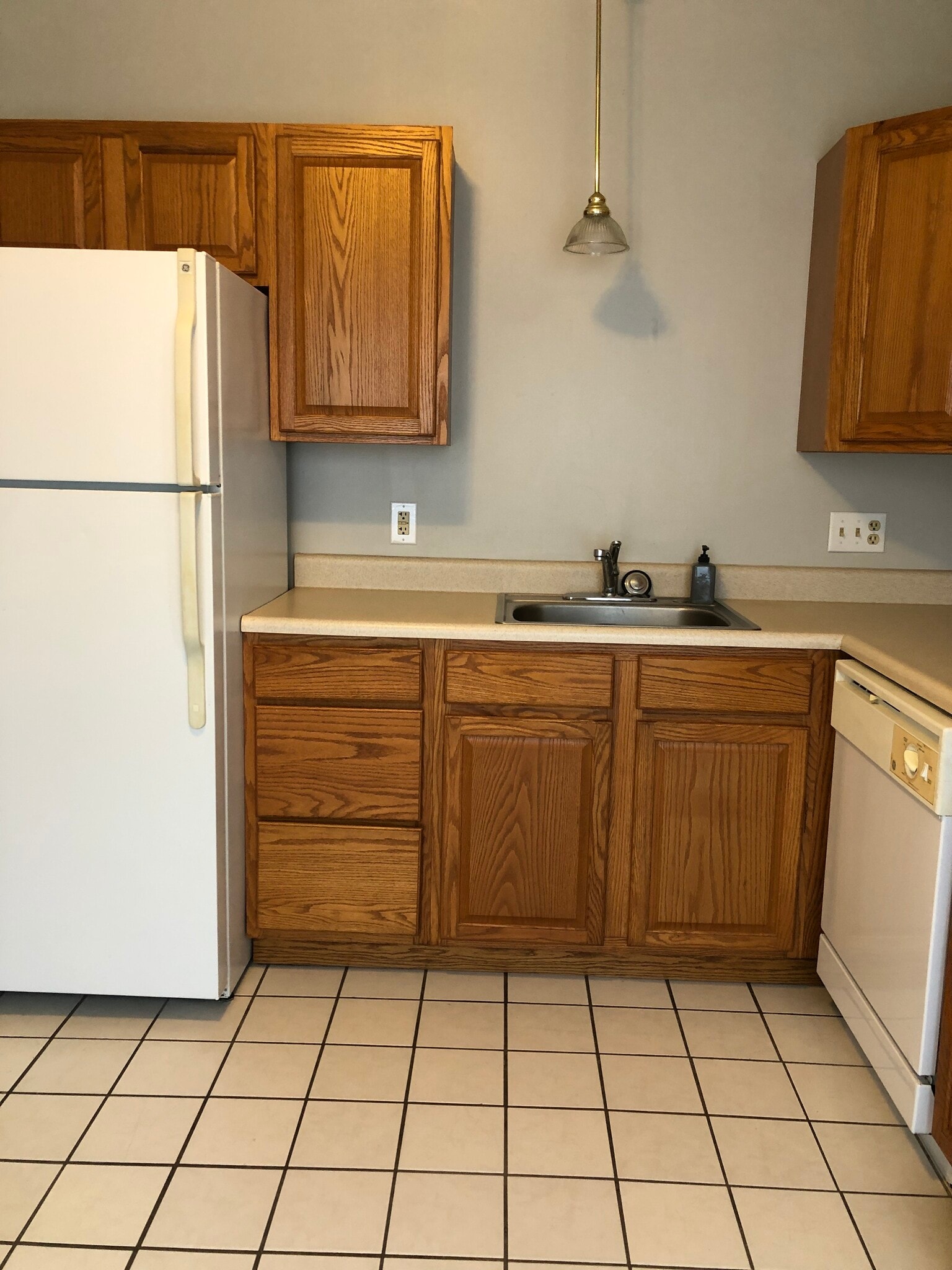 Building Photo - 102 Parade St