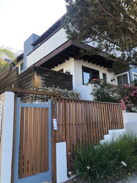 Building Photo - 2541 6th St