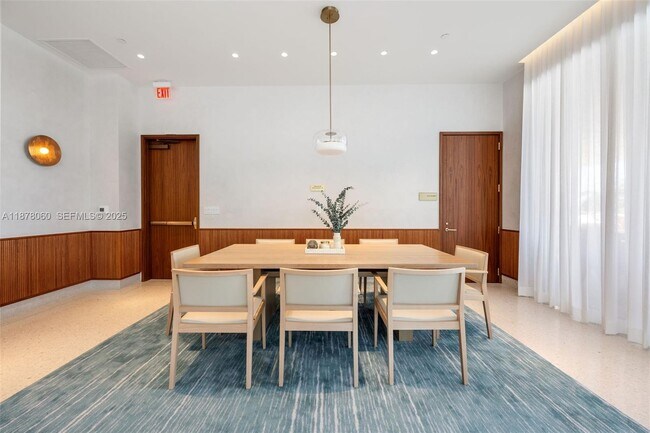 Building Photo - 2678 Tigertail Ave