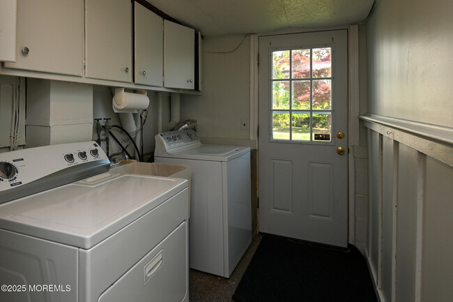 Building Photo - 904 Claridge Dr