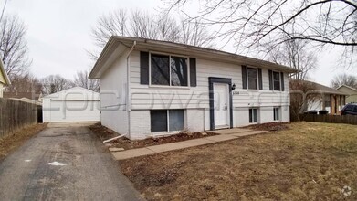 Building Photo - 6708 Idlebrook Ln NE