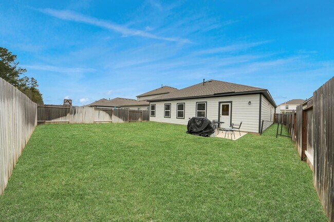 Building Photo - 25089 Pomegranate Pl