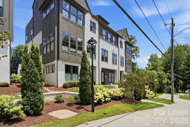 Building Photo - 2428 Runnymede Ln