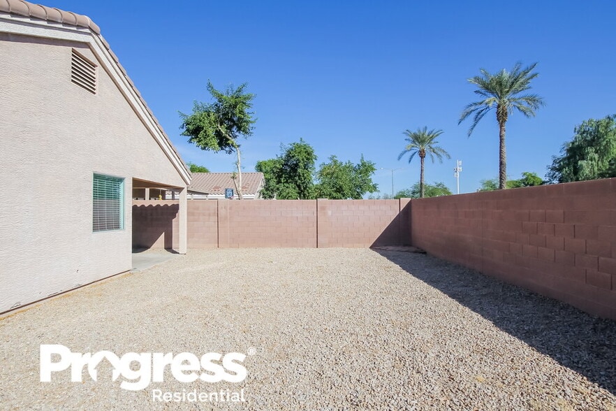 Building Photo - 12417 W Mandalay Ln