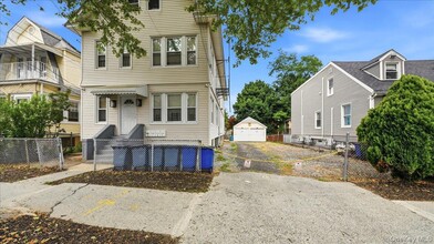 Building Photo - 832 Calhoun Ave