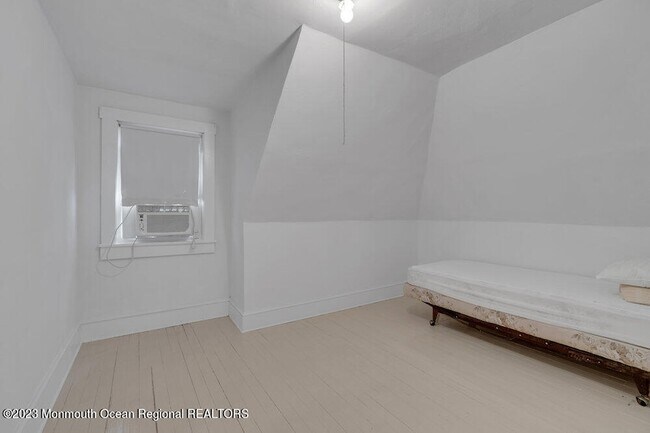 Building Photo - 683 Main Ave