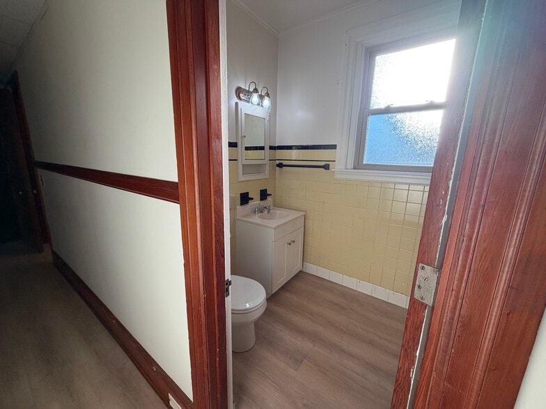 Building Photo - 3 E Chestnut St