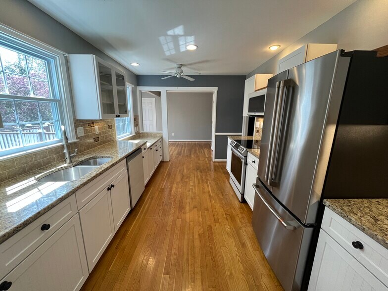 Building Photo - 2206 Cedar Crest Rd