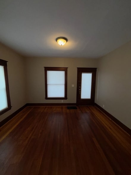 Building Photo - 1350 Davis Ave NW