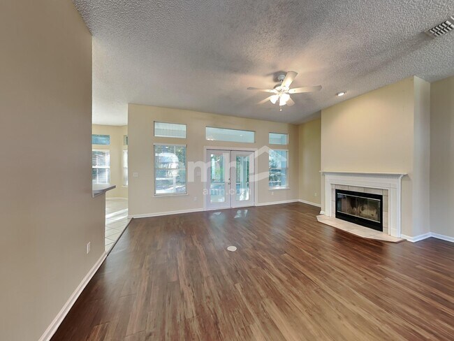 Building Photo - 357 Maplewood Dr