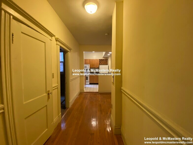 Building Photo - 48 Queensberry St