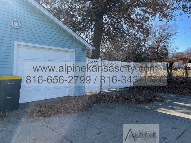 Building Photo - Spacious One Level Home on HUGE LOT!