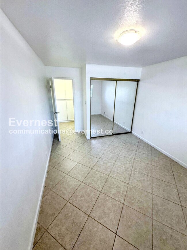 Building Photo - PROMO: Get ONE MONTH FREE when you sign a 15-month lease. / 2 Bed/2 Bath Condo with Essential Ame...